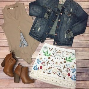 White Embroidered Pencil Skirt with Side Zipper